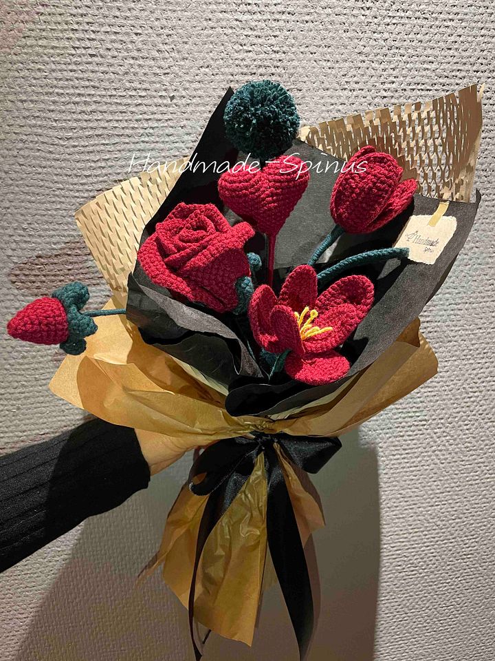 Love Red Rose Crochet Knit Bouquet product image (1)