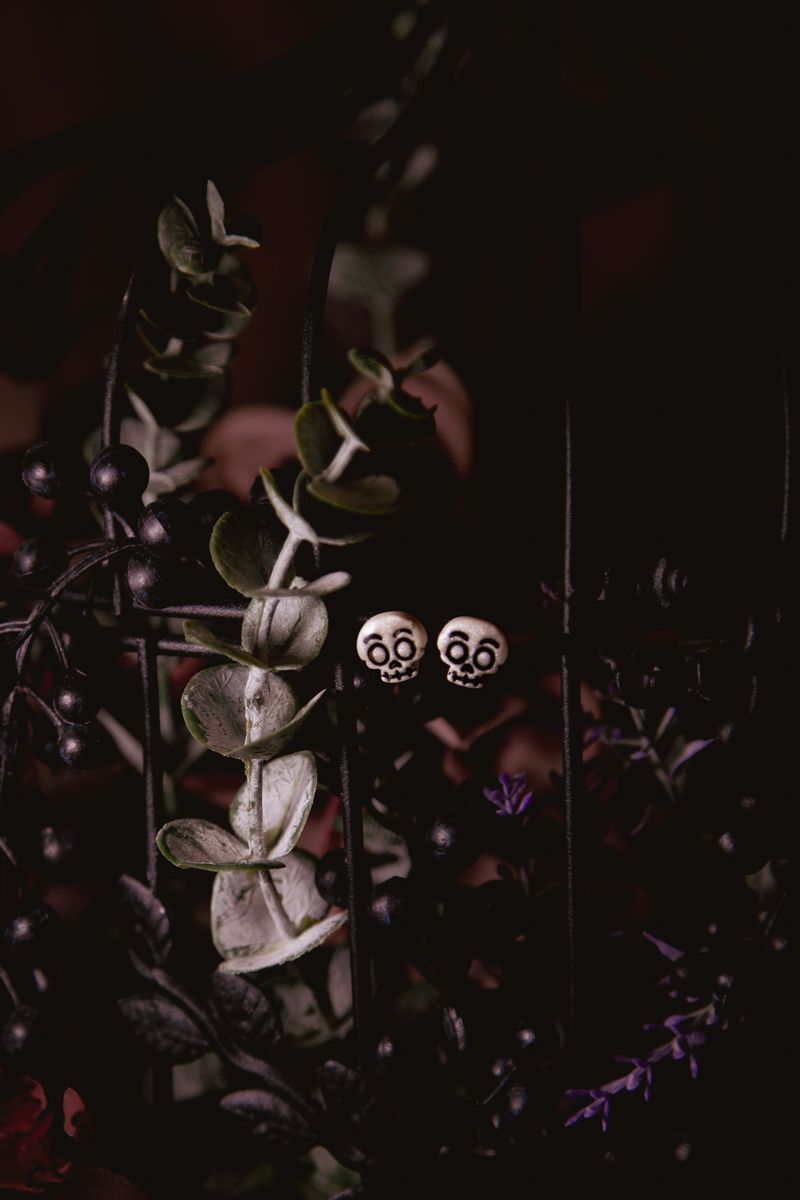 Sneaky Skulls product image (1)