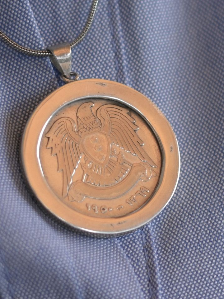 طوق مشغول على الليرة السورية الفضية 1950 product image (1)