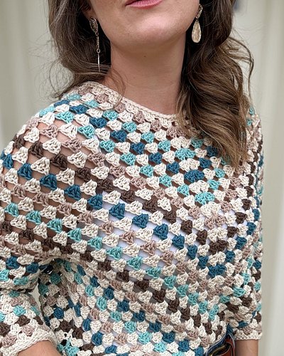 Comment FGAS to grab the details for this modern granny stitch sweater (or top)!

With basic stitches and easy construction, ...