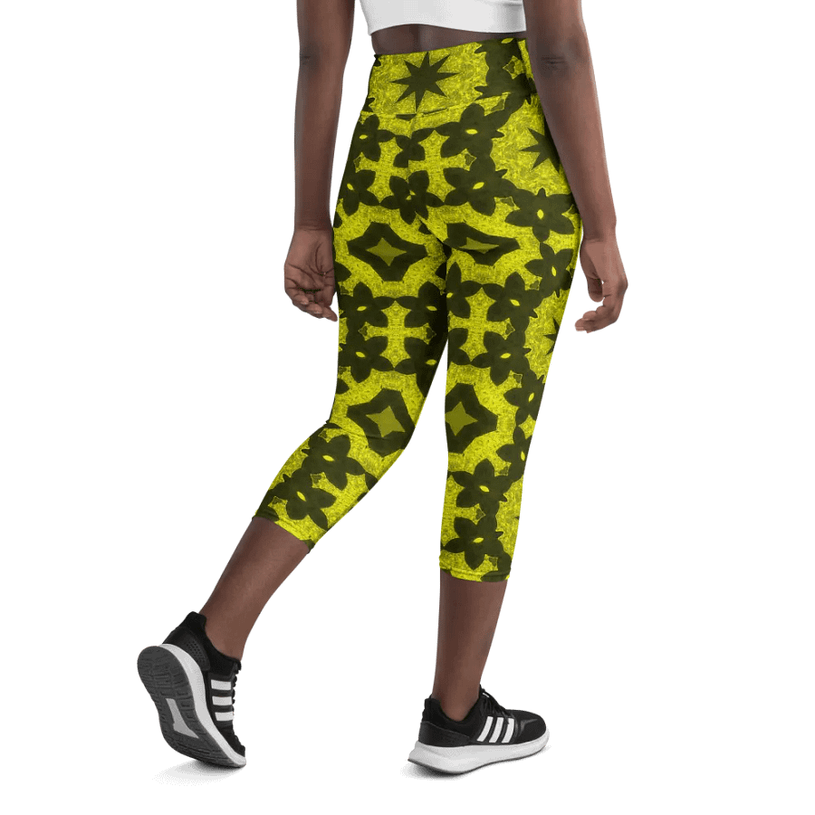 Mandala Octagon Capri Leggings product image (8)