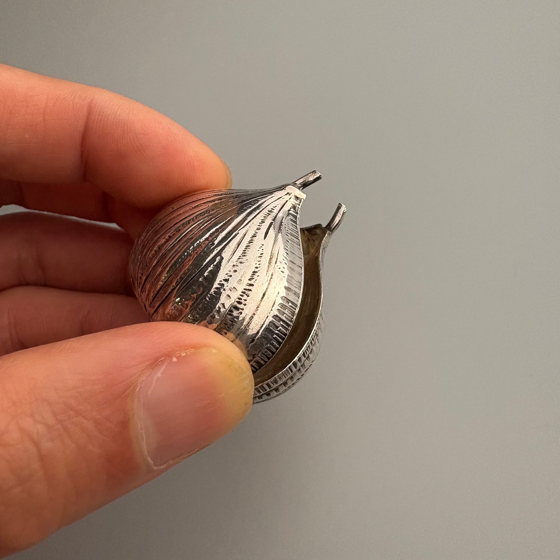 イタリア800純銀 毛栗の形をした小箱 シルバー製栗型小物入れ product image (8)