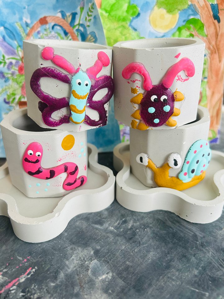 3D colorful insect mini plant pots with drainage trays product image (1)