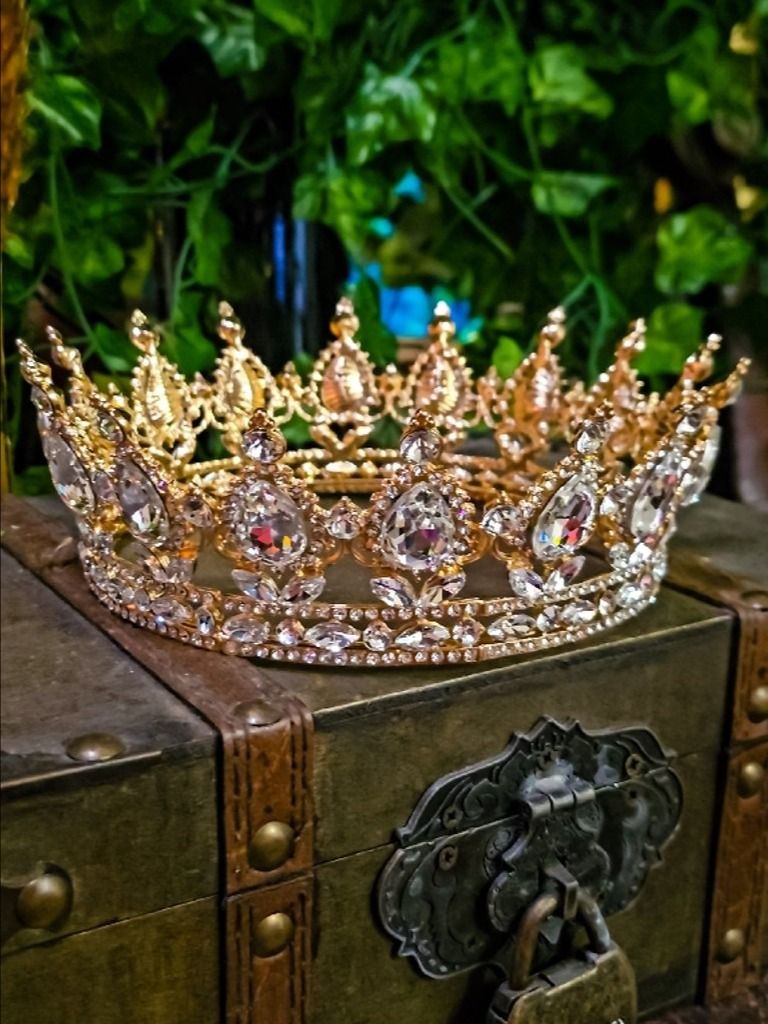 The Armored Kingdom Pearl White Crown (Gold) product image (3)