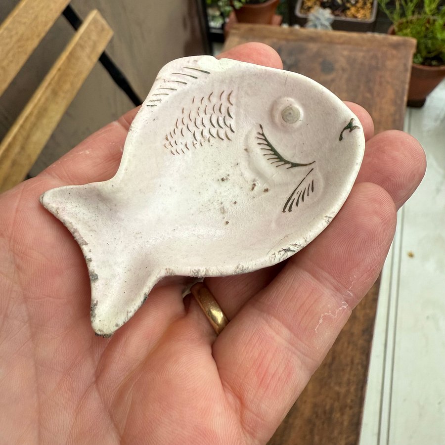 🎎 Vintage Japanese Fish-Shaped Soy Sauce Dish (FOREIGN Stamp) – Meiji-Taisho Era – Japan Antique Roadshow product image (6)