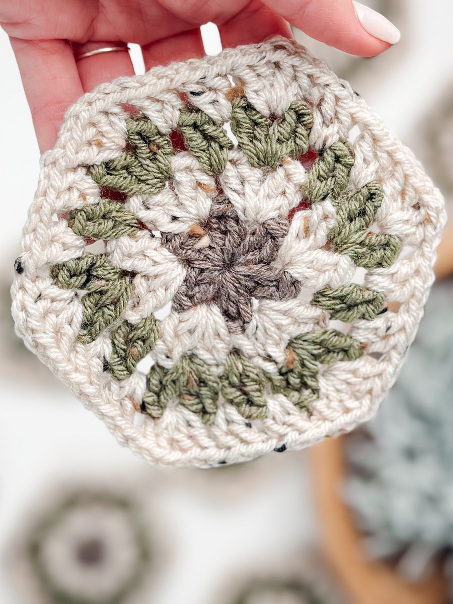 Hexagon Granny Stocking Pattern Tutorial With Unique Ribbed Cuff product image (7)