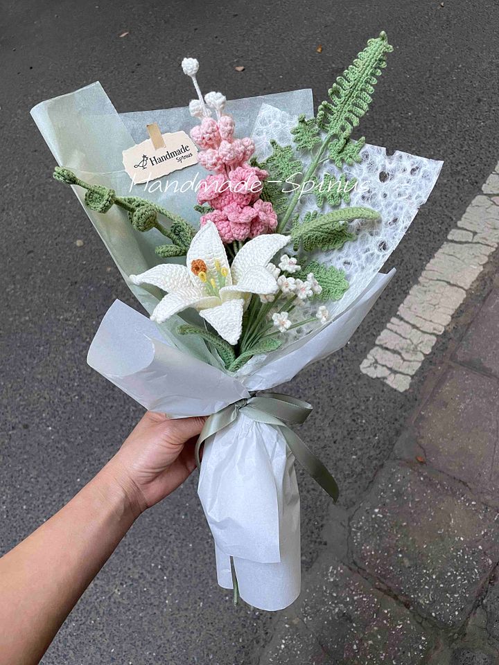 Greenfield Wonderland White Pink Flower Basket Crochet Knit Bouquet product image (2)