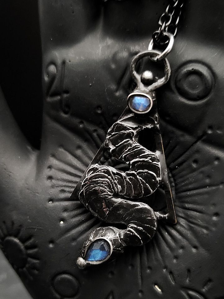 Familiars - SerpentShrine Amulet product image (1)