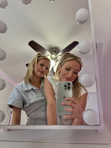 HEYYYYOO 🩷🩷🩷 happy tuesday !!!!!! 

What did you eat for breakfast this morning???