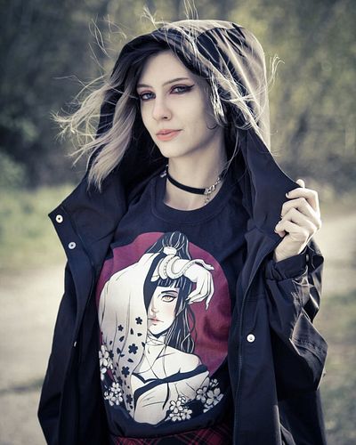 Shadow bloom t-shirt available right now🌸🖤
➡️Link to the shop in bio🌸

#obakura #Obakura_clothing #alt #alternativegirl #alte...