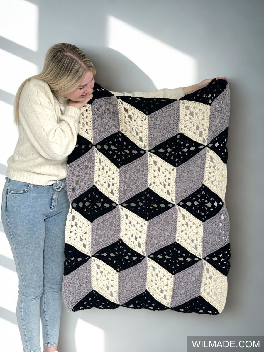 Tulip Cube Throw product image (3)