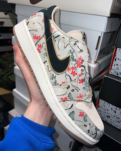 AIR JORDAN 1 LOW X @rui_8mura “CRANES” JUST DROPPED👀🔥!
.
Exclusive release in Asia, did anyone go out the way and snag a pair...