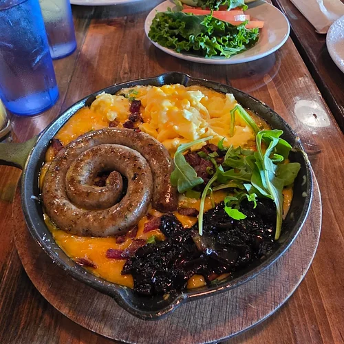 Moving and unpacking all day, but before that, gotta stop by our favorite breakfast spot!