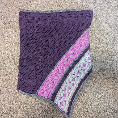 My Ridgeway Cowl is complete! It's nice and warm and will keep me cozy throughout winter. For this, I used @wecrochetofficial...