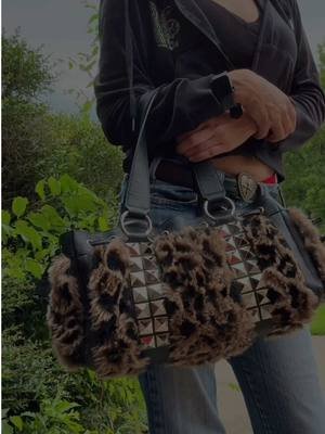 the leopard print bag by @HeavenSent & Co is to DIE for. i get so many compliments on it everyday. me thinks HeavenSent should let me model for them 🙈 #fyp #foryoupage #foryou #heavensent #tarayummy || @mykie bryan @🖤𝔎𝔢𝔫𝔡𝔢𝔩𝔩𝔢🦇 @Kibby 