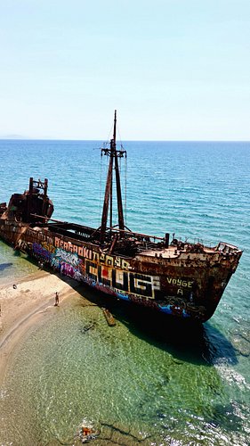 Il 23 dicembre del 1981, la Dimitrios si spiaggiava a Valtaki,  e da quel luogo, nessuno l’ha mai più mossa.

La storia della...