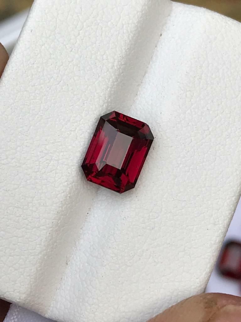 SRILANKAN GARNET DEEP RED COLOR LOOSE GEMSTONE EMERALD CUT, 3.75 CARAT product image (5)