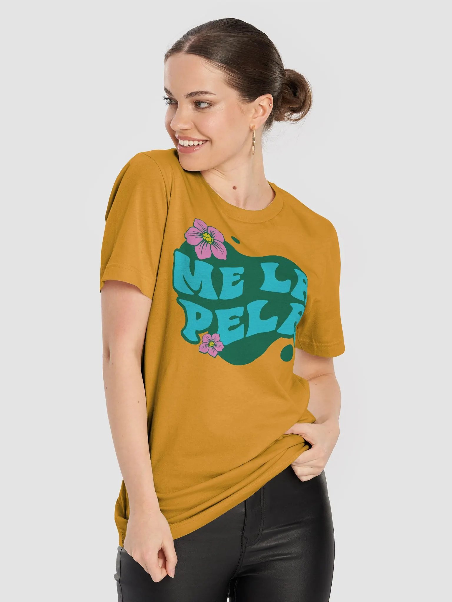Me La Pela Camiseta Unisex product image (6)