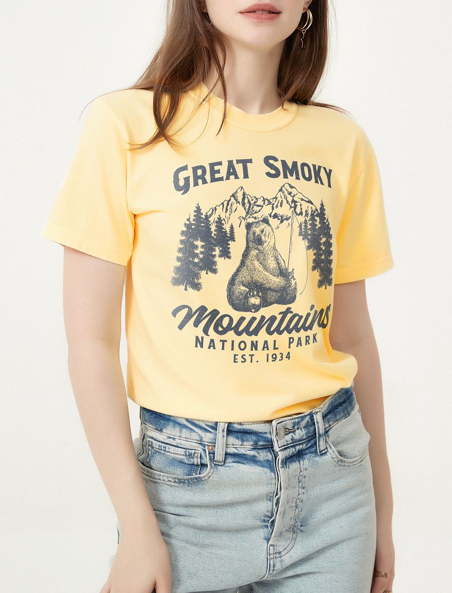 Black Bear Fishing in Great Smoky Mountains National Park Tee | Retro-Style Western T-Shirt for Travel and Road Trips product image (6)