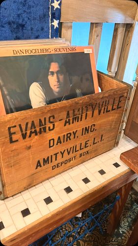 Details from @castawayvintagevinyl 
-
Duck, NC
-
-
#vintage #coastalstyle #vintageshop #obx #ducknc #northcarolina #travel #s...