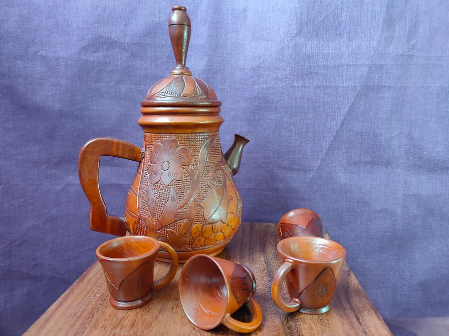 Bule grande madeira com relevo de flores e frutos. Decoração boho única product image (1)