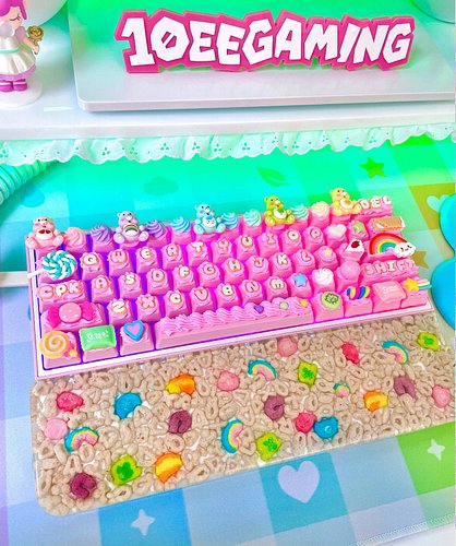 💖 Happy Sunday! 💖 Sharing my Bubblegum keyboard & Lucky Charms wrist rest combo today 😋🌈 The cereal is still holding up in th...