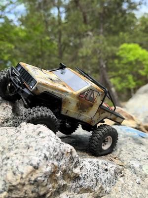 Loving the rusted out body on this thing. I would like to do a bit more distressing on the wheels but overall I’m pumped with how it looks 👌🏻 #rctruck #rccarsoftiktok #rccrawler #rc #fyp #rccar #hobby 