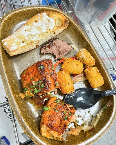 Listen. Bad plating BUT this shit was so good after working 3 hours.
I love my job.
.
.
.
.
.
#gordonramsay #ramsayskitchen #...