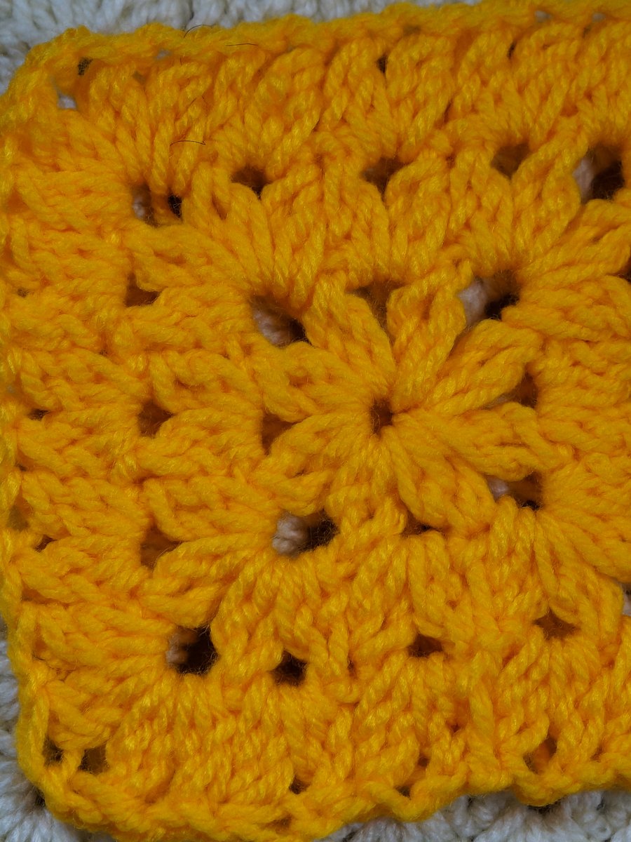 Solid cluster V stitch granny square pdf pattern product image (3)