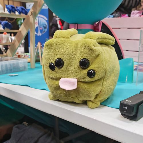 Look at this little guy made by @asinglepetal .  I saw this little guy and had to go and buy them immediately ☺️

Look at the...