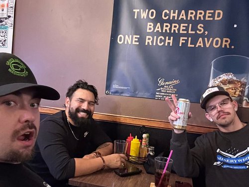 MUSH TOUR WEEKEND TWO IN THE BAG BABY 

1) Love these boys, hittin the road with them has been awesome 

2) Handsome fellas

...