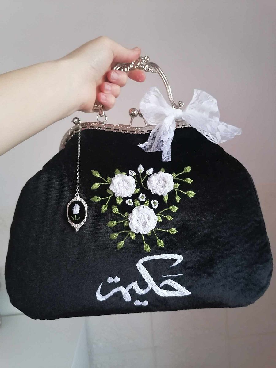 Velvet middle flowers handbag product image (3)