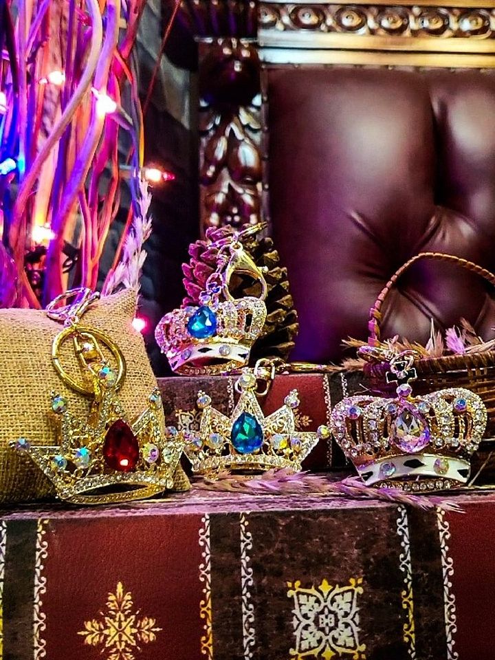 The Armored Kingdom Crown Keychains product image (1)