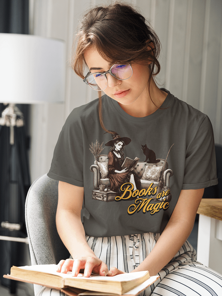 "BOOKS ARE MAGIC" / T-SHIRT product image (11)