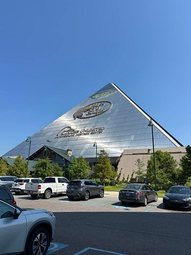 So the Bass Pro in Memphis is ridiculous 😳