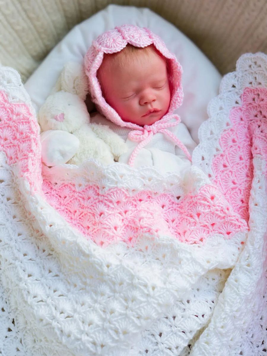 Crochet Pattern: Shell Stitch Blanket (With 3D Bow) product image (6)