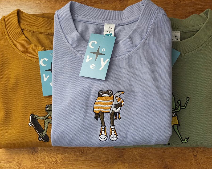 Frog Holding Goose Tee product image (4)