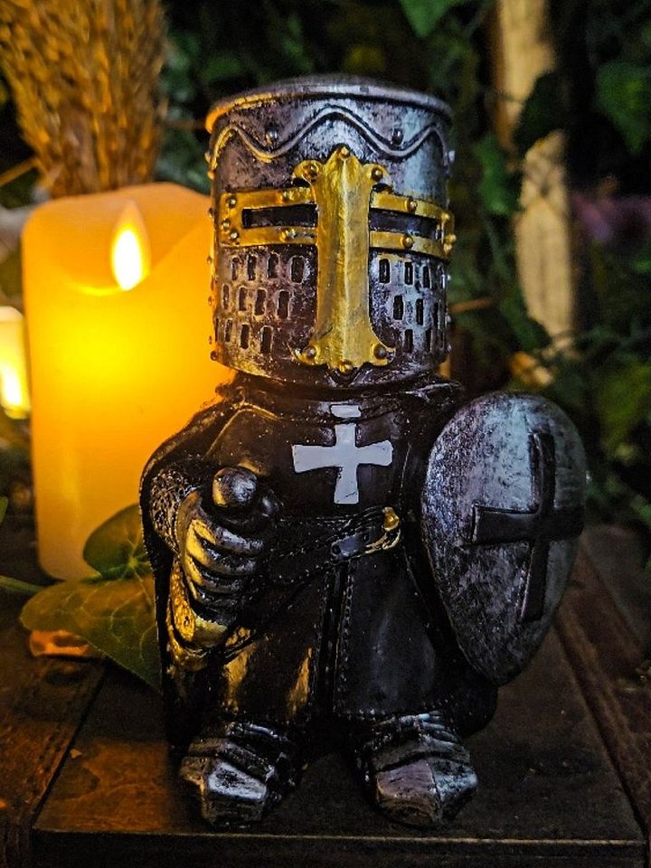 The Armored Kingdom Peacekeeper Knight Collectible product image (1)