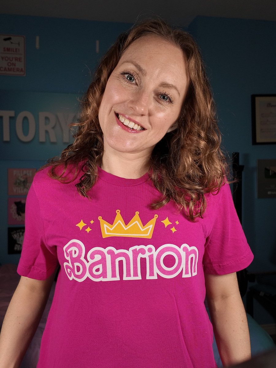 Banríon Meaning Queen | Supersoft T-Shirt in Irish / Gaeilge product image (3)