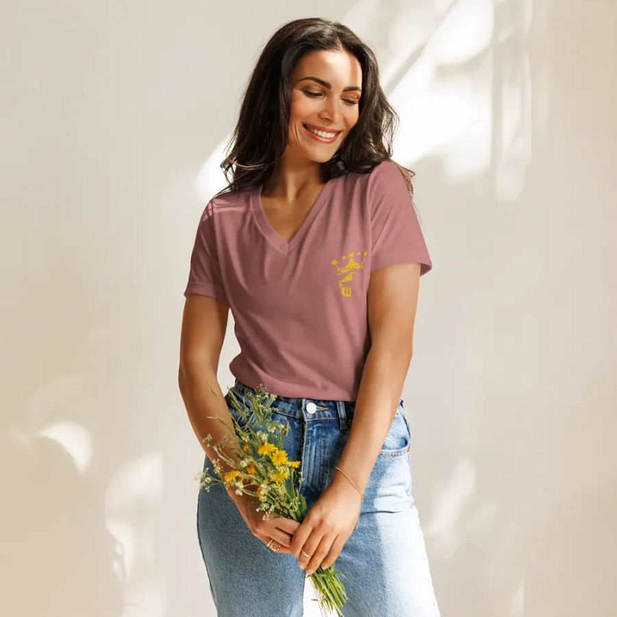 King and crown embroider womens v neck product image (22)