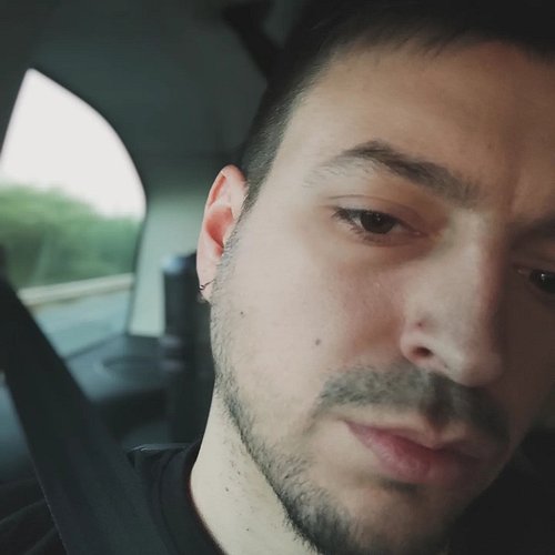 Me voy a comprar un autobús para pasarme la vida en los asientos de atrás ✌🏼