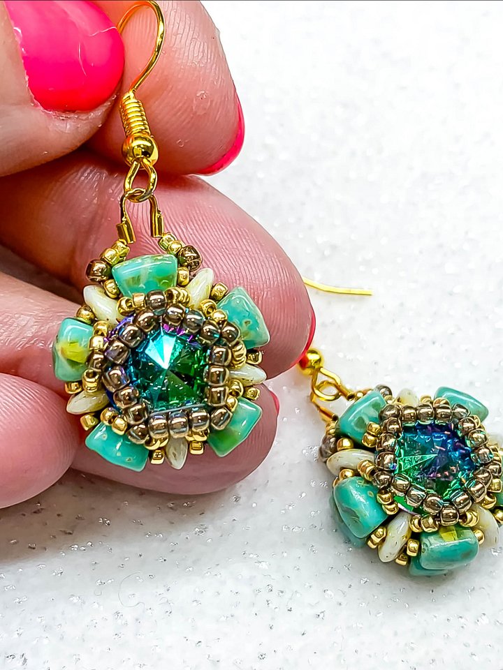 Beading Pattern – Nib-Bit Petal Earrings product image (1)