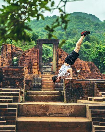 Doing some Handstands in Vietnam 🇻🇳 
📸 Photos by @rob_ciuch 
Paparazzi photo by @sam_wander.b 😁