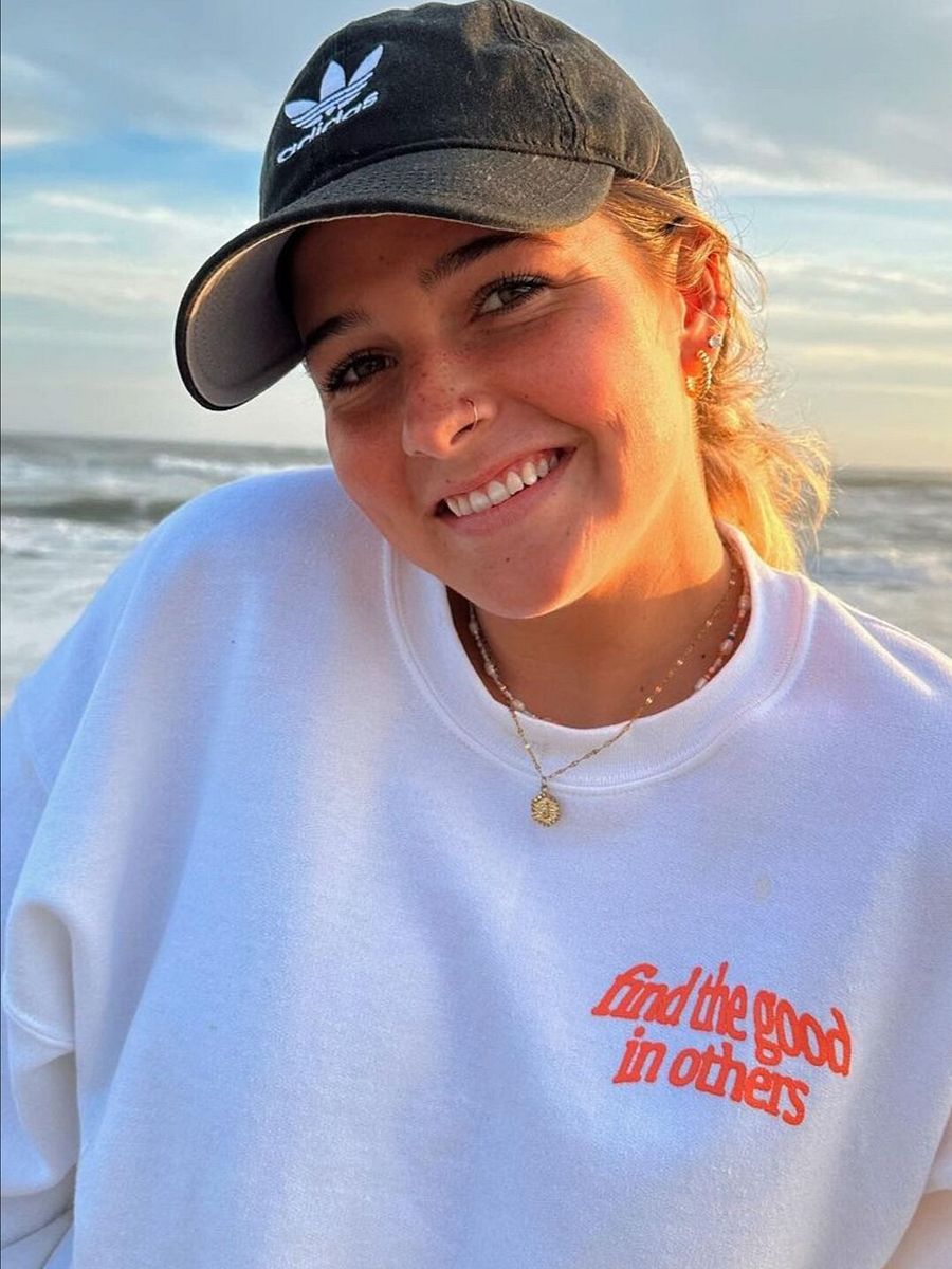 Find the good in others Sweatshirt product image (10)