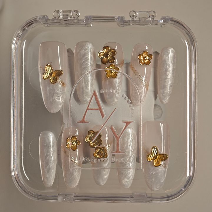 Gold and Pearly Elegance product image (1)