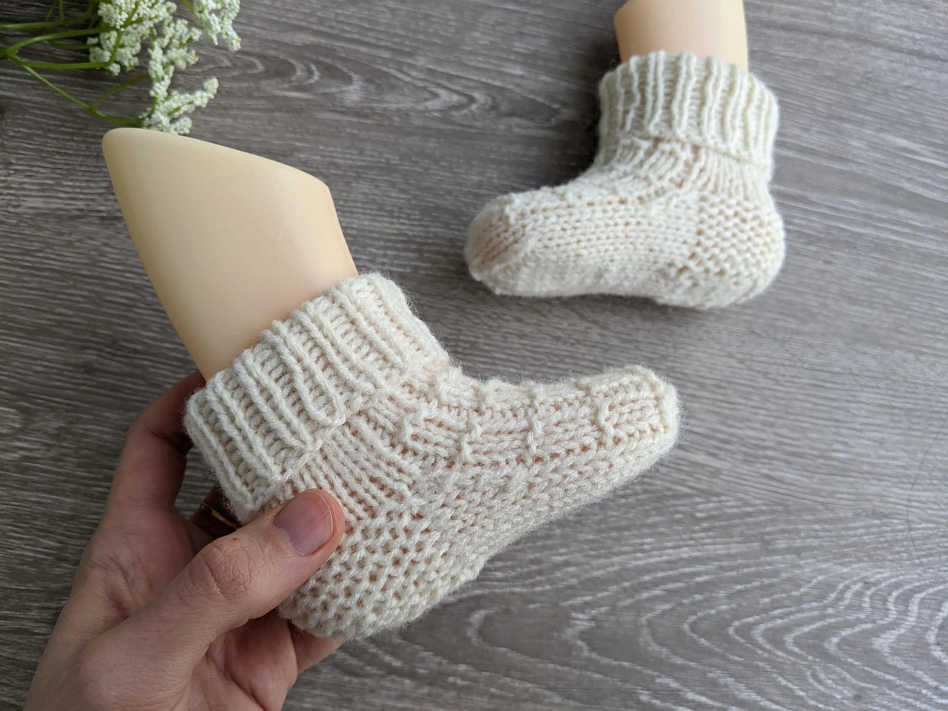 Easy Knit Newborn Baby Socks Pattern product image (2)