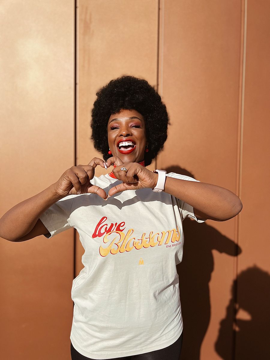The Motivats Organic - Love Blossoms (Cotton T-Shirt) (BLACK FRIDAY SALE) product image (1)