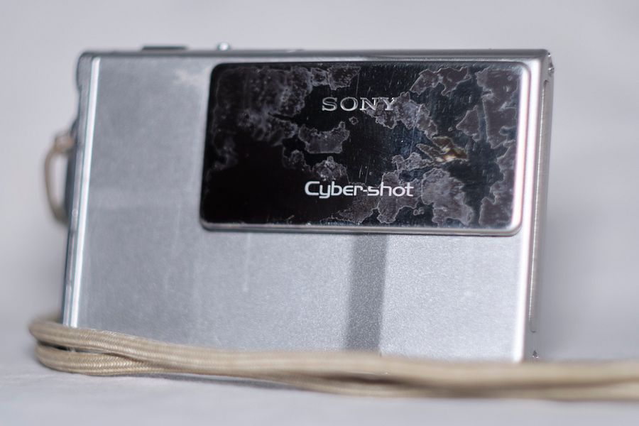 Sony Cyber-shot DSC-T7 5.1MP Digital Camera product image (4)
