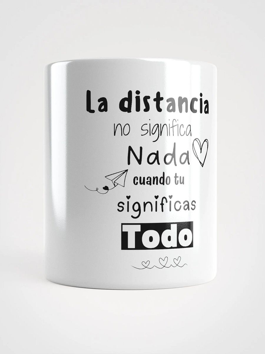 La distancia no significa nada Mug product image (1)
