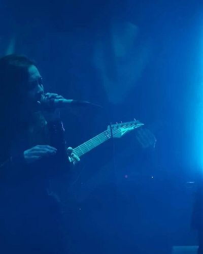 Loved this one! Thank you Bertrand Blaise for the cool photo 🖤🥹
.
.
#maferlabastida #live #rock #undergroundmusic #indiecompo...